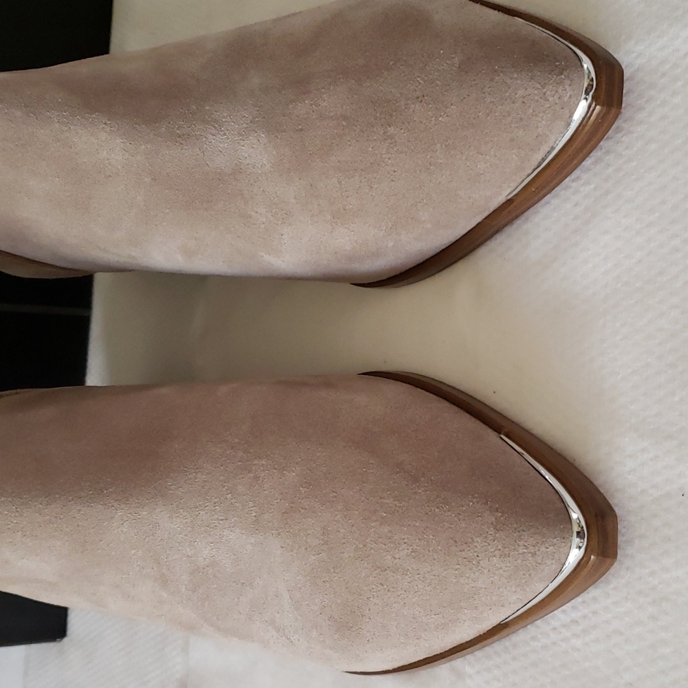 EUC Marc Fisher Yale Chelsea Boot size 8 M - Picture 5 of 16
